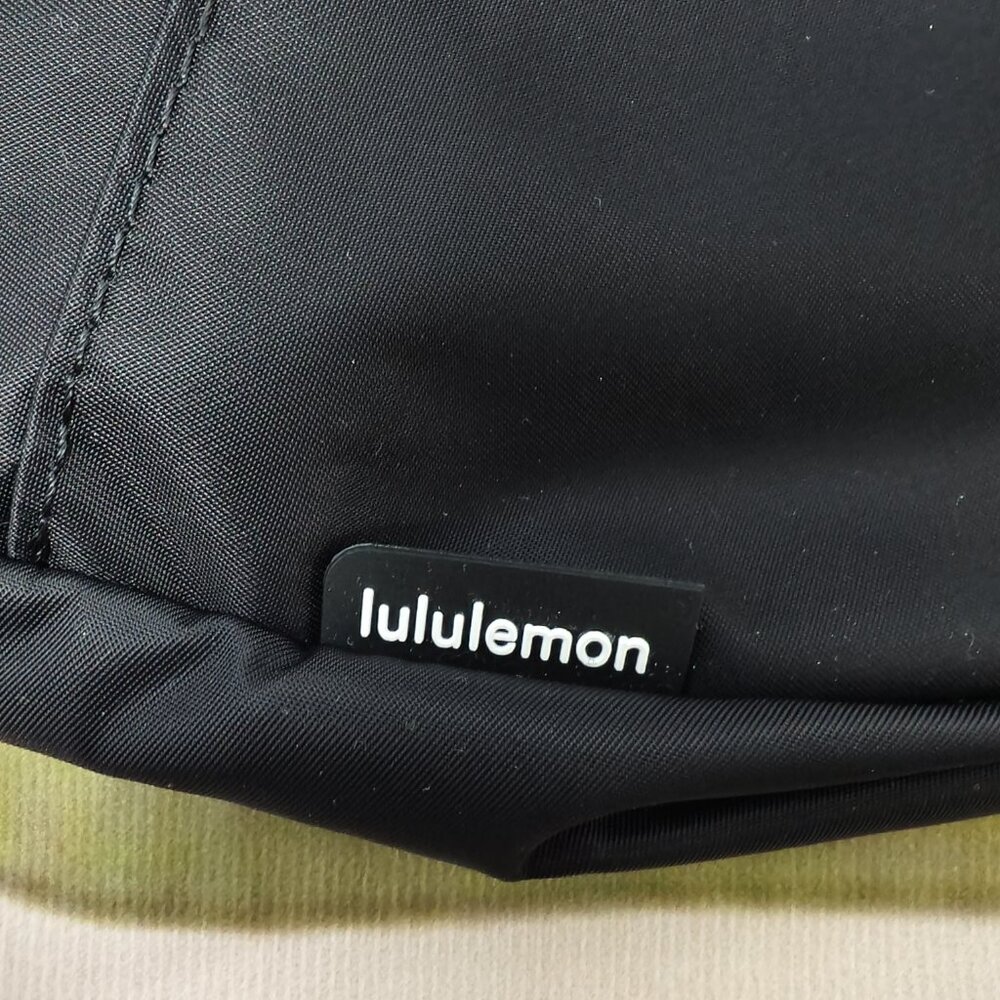 💕Lululemon All Night Festival Bag 5L - Black w/ Gold Hardware Crossbody Sling - Picture 5 of 7